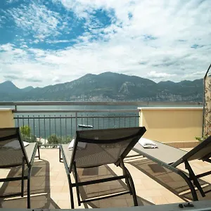Penthouse Casa Alkea Masse View Apartment Brenzone sul Garda